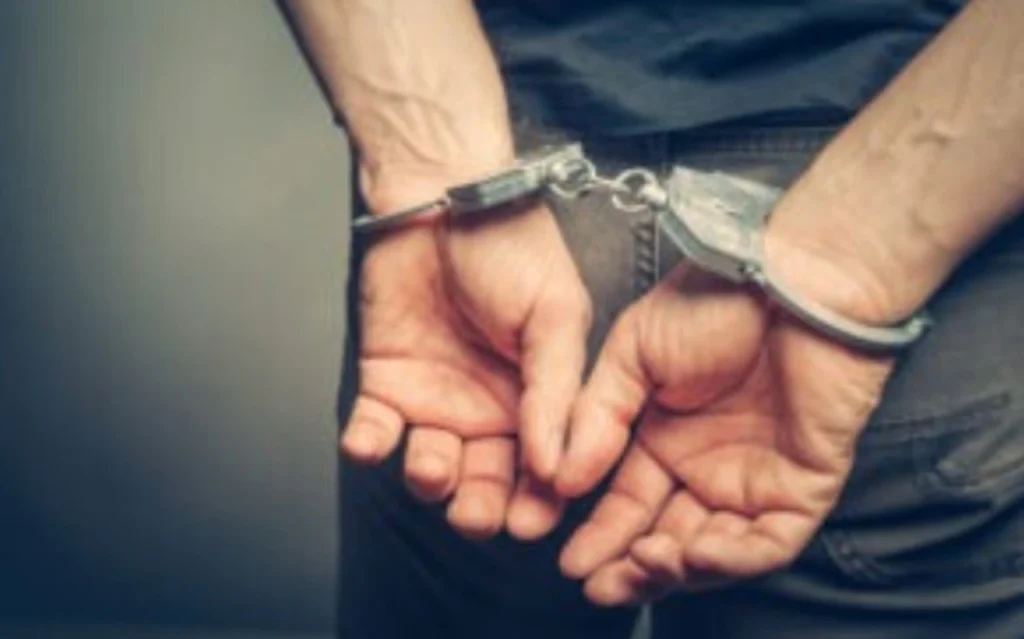 पांच हजार का इनामी बदमाश काबू, भेश बदलकर पुलिस को दे रहा था चकमा