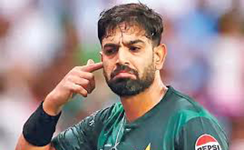 नियम तोड़ने पर पाकिस्तानी तेज गेंदबाज पर लगा बैन