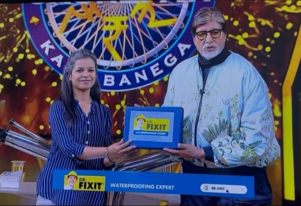 प्रतिभा ने केबीसी में दिखाई अपनी योग प्रतिभा, बिग-बी को कराया योगाभ्यास, जीते 7.50 लाख रुपए-A contestant from Rajasthan made Big B practice yoga on KBC, and won Rs. 7.50 lakh by answering 11 questions.-Aaj Samaaj