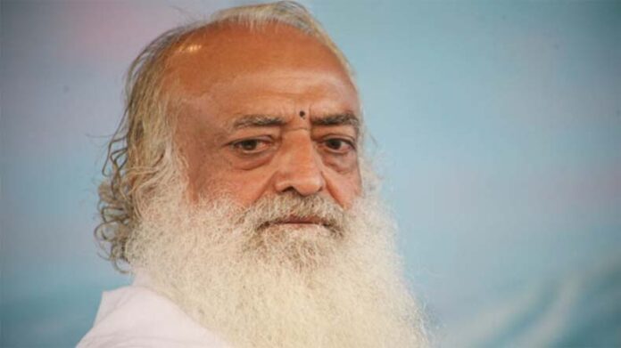 दुष्कर्म के दोषी आसाराम का ढोल-नगाड़ों के साथ भव्य स्वागत