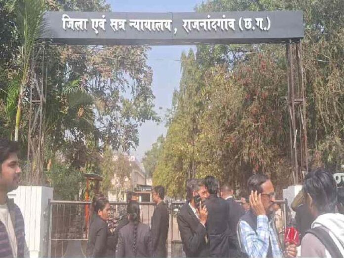 7 राज्यों के 11 कोर्ट कॉम्पलैक्स को बम से उड़ाने की धमकी