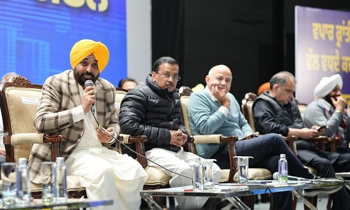 अरविंद केजरीवाल और CM मान ने व्यापारियों और दुकानदारों से की मुलाकात; कहा- अब उन्हें दफ्तरों के चक्कर नहीं लगाने पड़ेंगे