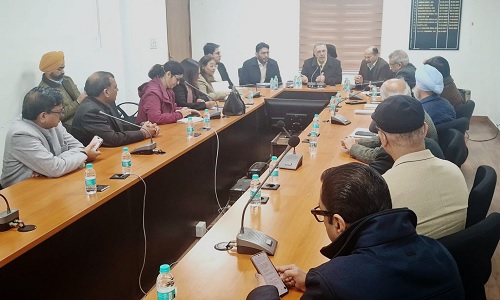 मुख्यमंत्री स्वास्थ्य योजना को मिला डॉक्टरों और