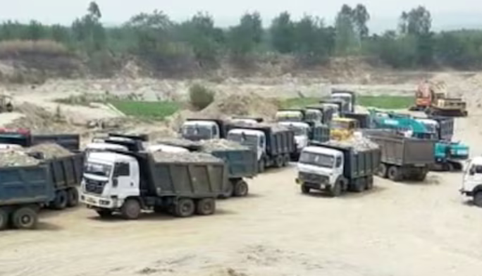 अवैध खनन के खिलाफ पुलिस और माइनिंग डिपार्टमेंट की…