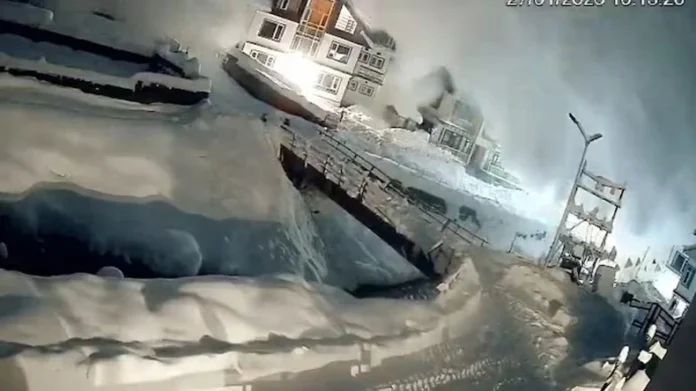 उत्तर भारत में पहाड़ों में मैदानों तक बारिश और बर्फबारी, जम्मू-कश्मीर के सोनमर्ग में हिमस्खलन