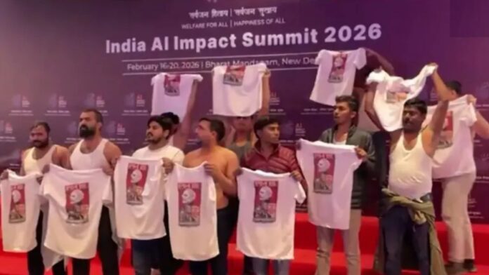 AI Summit में कांग्रेस का बवाल, टी-शर्ट उतारकर की नारेबाजी, BJP ने बताया देश के लिए शर्मनाक