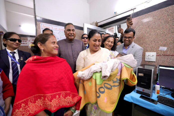 Delhi CM Rekha Gupta ने फतेहपुर बेरी से 51 नए आयुष्मान आरोग्य मंदिरों का किया लोकार्पण