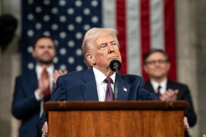 ट्रंप ने सभी देशों पर लगाया 10 % वैश्विक टैरिफ