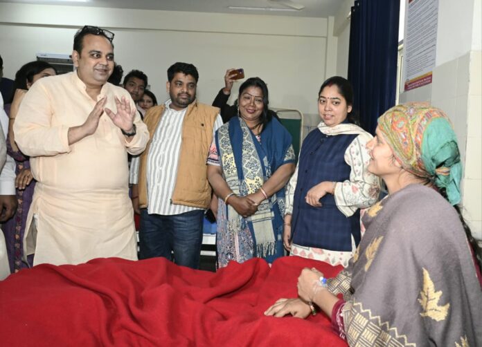 स्वास्थ्य मंत्री डॉ. पंकज कुमार सिंह ने मादीपुर में नए आयुष्मान आरोग्य मंदिर का उद्घाटन किया