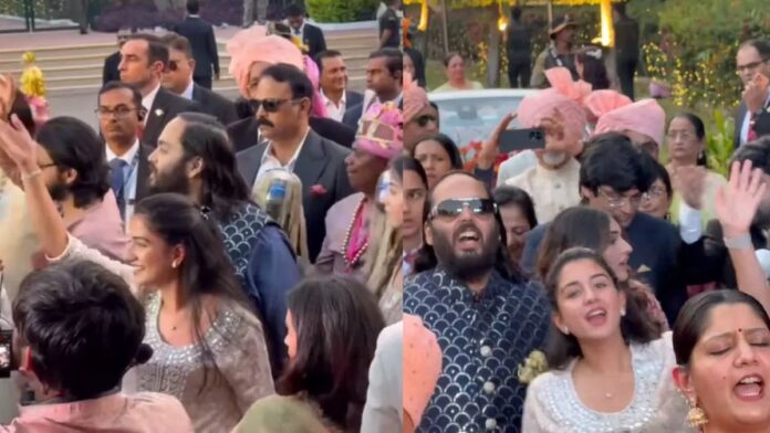 दोस्त की शादी में झूमे अनंत-राधिका, मीका के गानों पर दिखा कपल का फुल मस्ती मोड