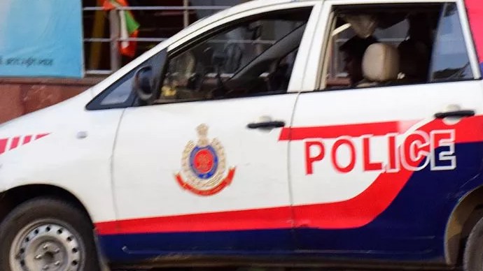 दिल्ली में Apple 17 pro फोन झपटकर भाग रहे दो बदमाश दबोचे, स्कूटी और मोबाइल बरामद