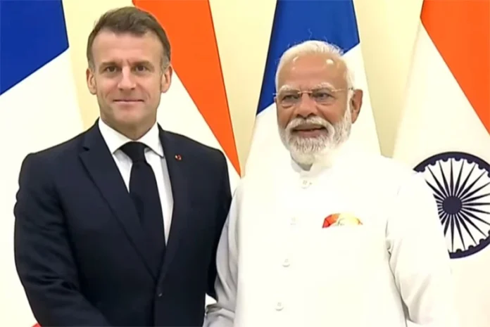 प्रधानमंत्री मोदी ने फ्रांस के राष्ट्रपति इमैनुएल मैक्रों से मुंबई में की मुलाक़ात