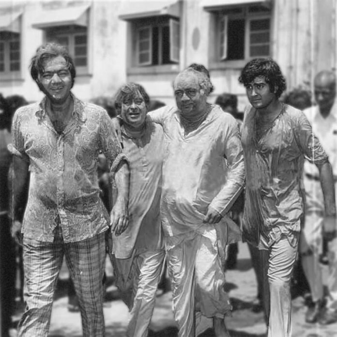 बेरंग हुई बॉलीवुड की होली, कभी इन परिवारों में मनता था धूमधाम से जश्न