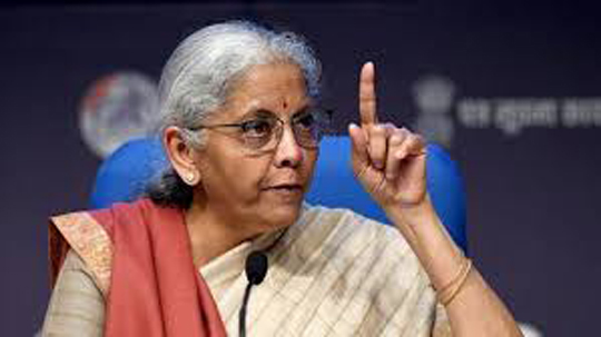 Finance Minister on West Asia Crisis : पड़ौसी देशों के मुकाबले हम कहीं बेहतर : वित्त मंत्री