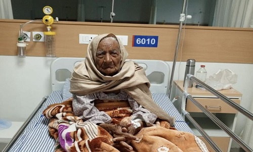 98 वर्षीय महिला को मुख्यमंत्री सेहत योजना के तहत मिला