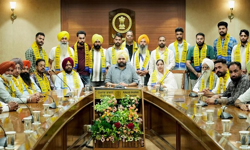 कांग्रेस, अकाली दल और भाजपा को बड़ा झटका, दर्जनों