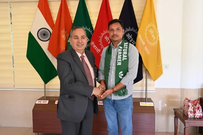 गुजरात के राज्यपाल से मिले अरावली किसान क्लब के प्रधान यशपाल खोला, जानिए प्राकृतिक खेती है क्या है फायदे