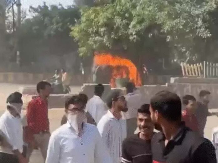 नोएडा में सैलरी बढ़ाने की मांग को लेकर 50 फैक्ट्री-आॅफिसों में तोड़फोड़