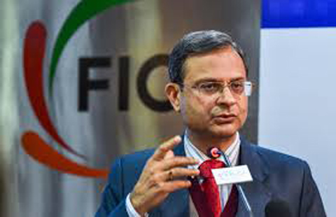 अभूतपूर्व चुनौतियों का सामना कर रही वैश्विक अर्थव्यवस्था : मल्होत्रा