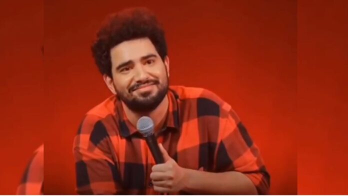 स्टेज पर टूटे समय रैना! बुजुर्ग माता-पिता के आंसू याद कर रो पड़े कॉमेडियन