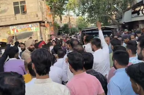 फ़ाज़िल्का के वार्ड 15 में हंगामा, AAP उम्मीदवार के पति…