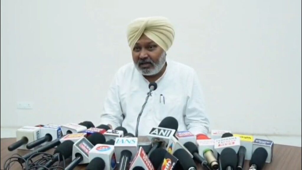 पंजाब सरकार से बातचीत के बाद सफाई कर्मचारियों ने वापस ली हड़ताल : हरपाल चीमा