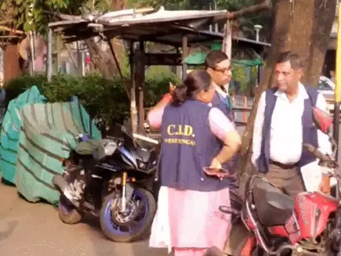 पूर्व सीएम ममता बनर्जी के घर पर सीआईडी की रेड