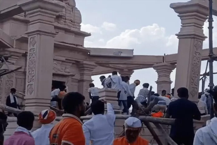 महाराष्ट्र के परभणी में हनुमान मंदिर में सभा मंडप की छत गिरी, 30 से 40 श्रद्धालुओं के दबे होने की आशंका