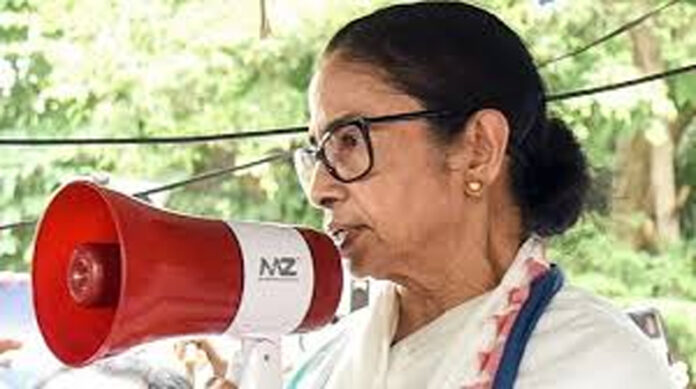 भड़काऊ भाषण देने के आरोप में ममता बनर्जी के खिलाफ कोलकाता में केस दर्ज
