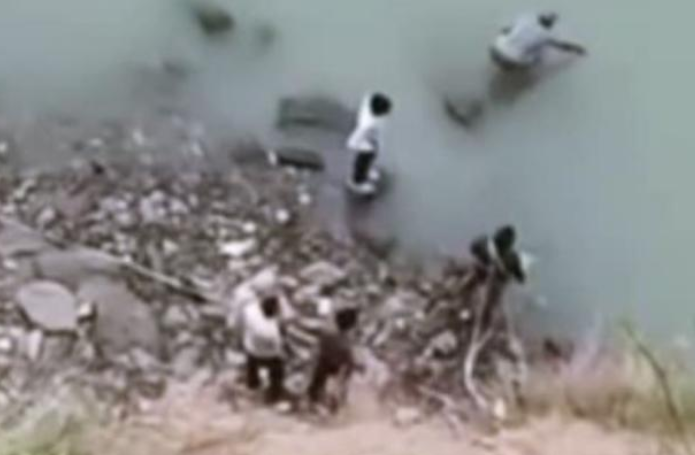 NDRF ने सतलुज नदी में गिरी कार को बाहर निकाला…