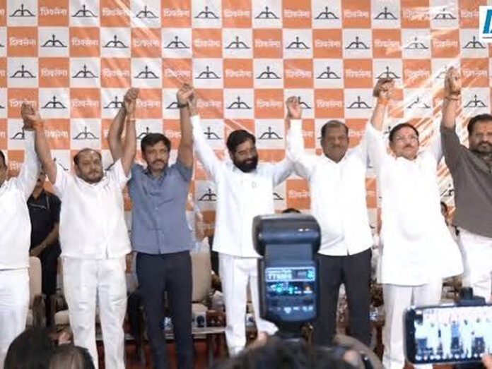 उद्धव के 6 सांसद शिंदे की शिवसेना में शामिल, राउत बोले- शिंदे ने 6 गद्दार पैदा किए