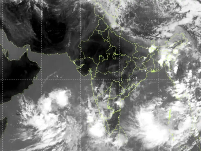 16 राज्यों में बारिश का इंतजार बढ़ा, सैटेलाइट तस्वीरों में देश से मानसूनी बादल गायब