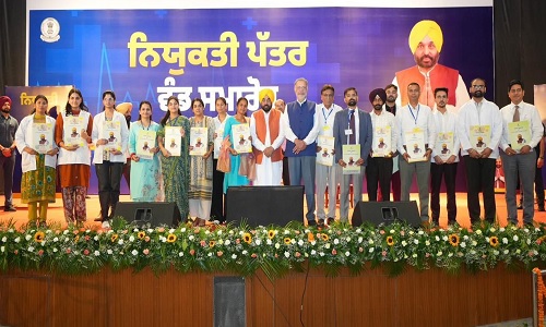 स्वास्थ्य विभाग में 523 युवाओं की भर्ती, CM भगवंत मान ने सौंपे नियुक्ति पत्र
