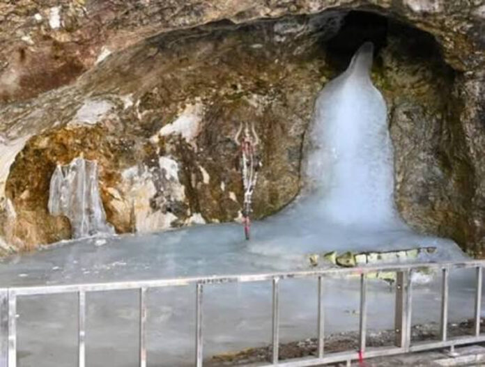 बाबा बर्फानी का आकार घटा, महज 4 फीट रह गई हिमलिंग की ऊंचाई
