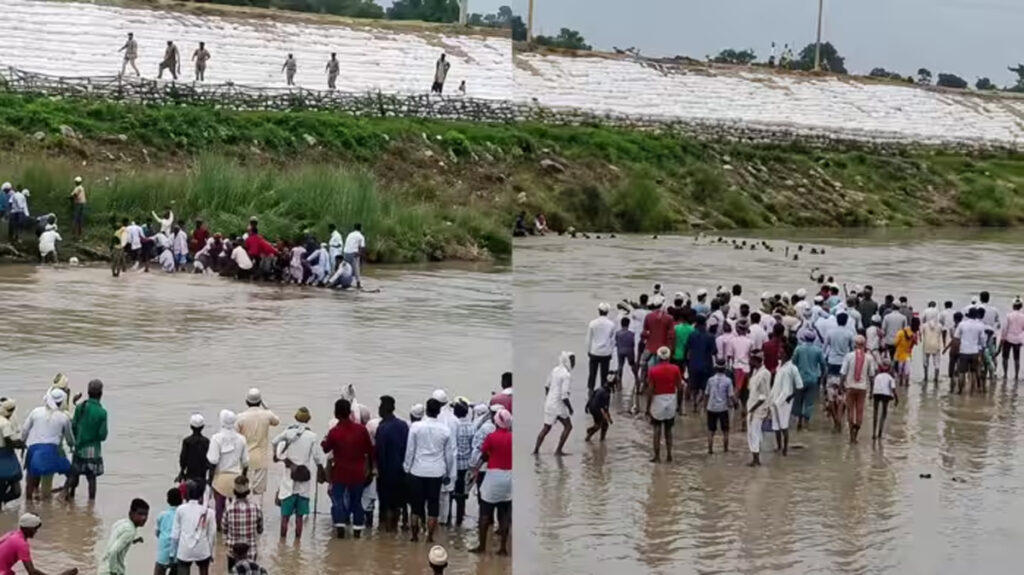 बिहार में 40 लोगों से भरी ओवरलोड नाव नदी में पलटी