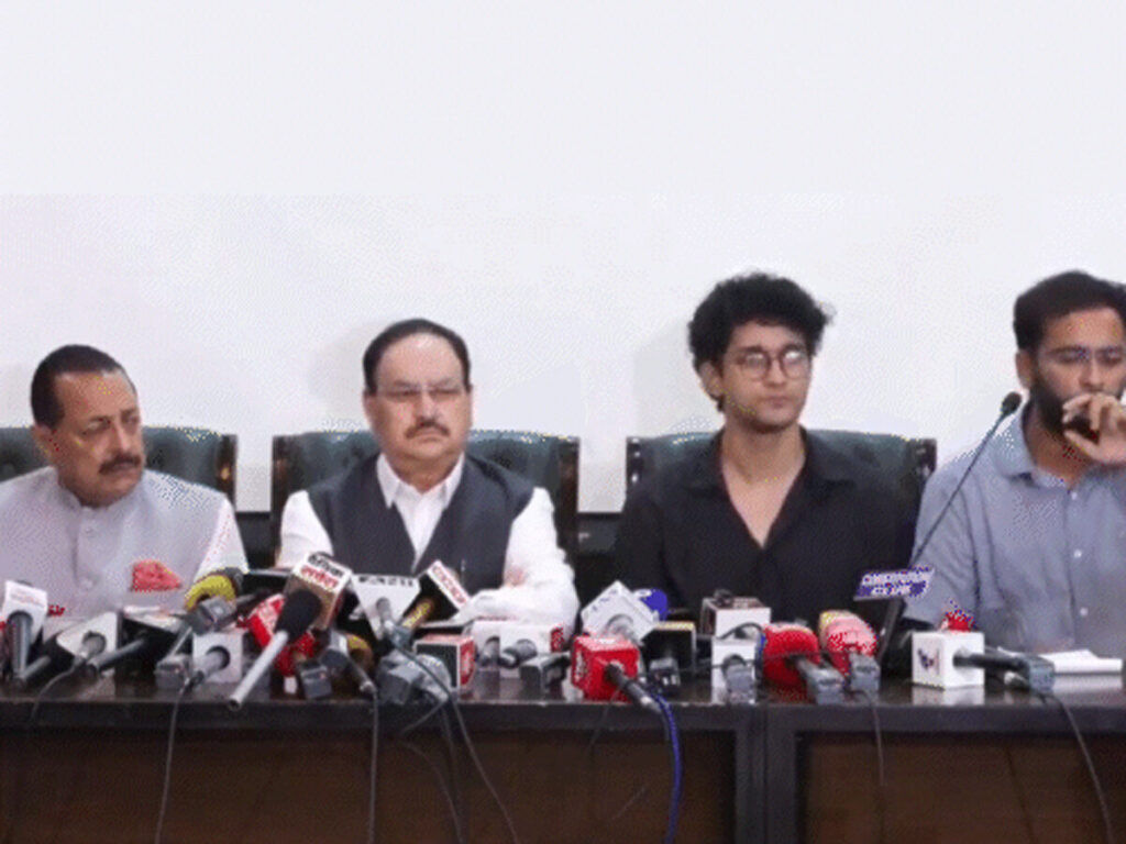 सरकार ने सीजेपी की मांगें मानी, आंदोलन खत्म, प्रह्लाद जोशी को शिक्षा मंत्रालय का अतिरिक्त प्रभार