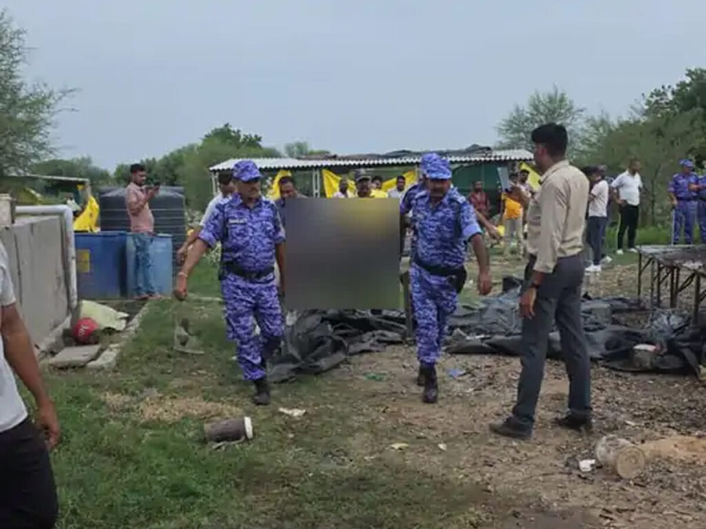 अहमदाबाद में पटाखा फैक्ट्री में भीषण धमाका, 8 की मौत, पीएम ने मृतकों के परिजनों को 2-2 लाख रुपए की मदद का ऐलान किया