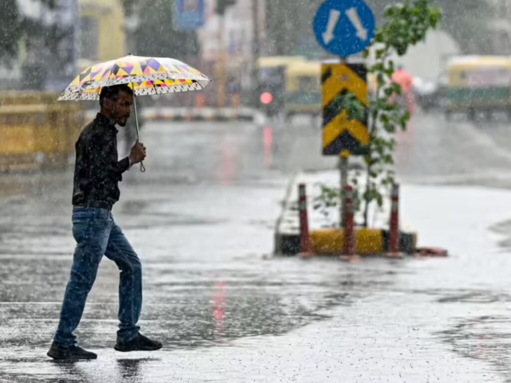 Monsoon Update: आज इन 12 राज्यों में होगी झमाझम बारिश, दिल्ली-एनसीआर में कैसा रहेगा मौसम? जानें IMD वेदर अपडेट | National