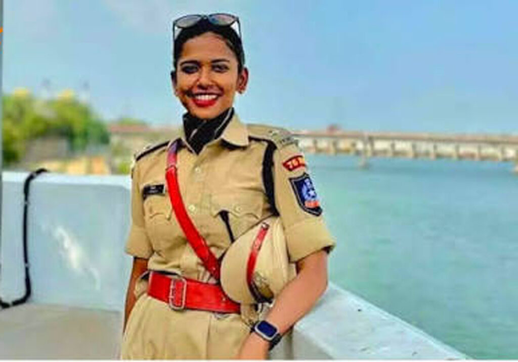 कौन हैं आईपीएस अधिकारी शैलजा? छात्रों के विरोध-प्रदर्शन के दौरान दिए बयान से आई चर्चा में