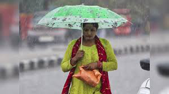 दिल्ली में बारिश ने दिलाई गर्मी से राहत, जलभराव ने बढ़ाई परेशानी