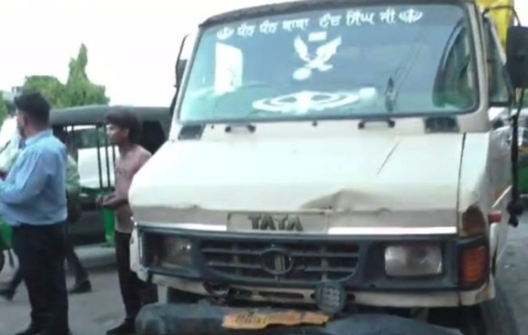 लुधियाना बस स्टैंड के पास कैंटर के ब्रेक फेल, कई युवक…