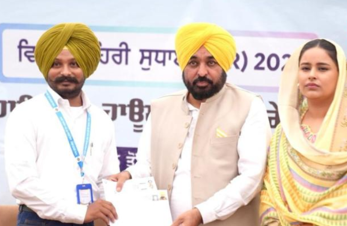 मुख्यमंत्री भगवंत मान ने संगरूर से SIR फ़ॉर्म भरकर चुनाव…