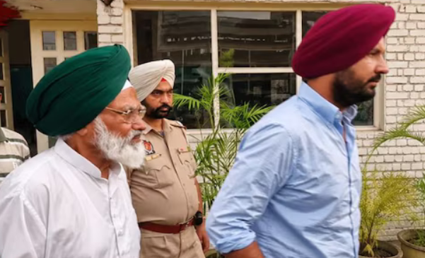 अंदरूनी कलह के बीच, राजा वडिंग ने शमशेर सिंह के साथ…