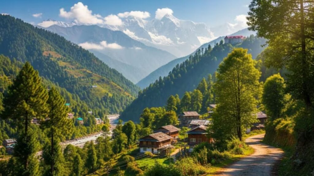 बारिश के बीच घूमने का बना रहे हैं प्लान? जानिए अगले 10 दिन कैसा रहेगा पहाड़ों का मौसम