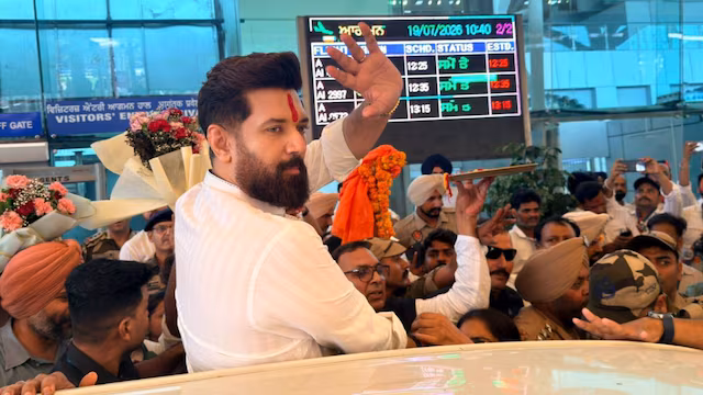 क्या चिराग पासवान पंजाब चुनाव 2027 में बनने जा रहे नए खिलाड़ी? हरमंदिर साहिब में मत्था टेकते ही तेज हुई सियासी अटकलें!