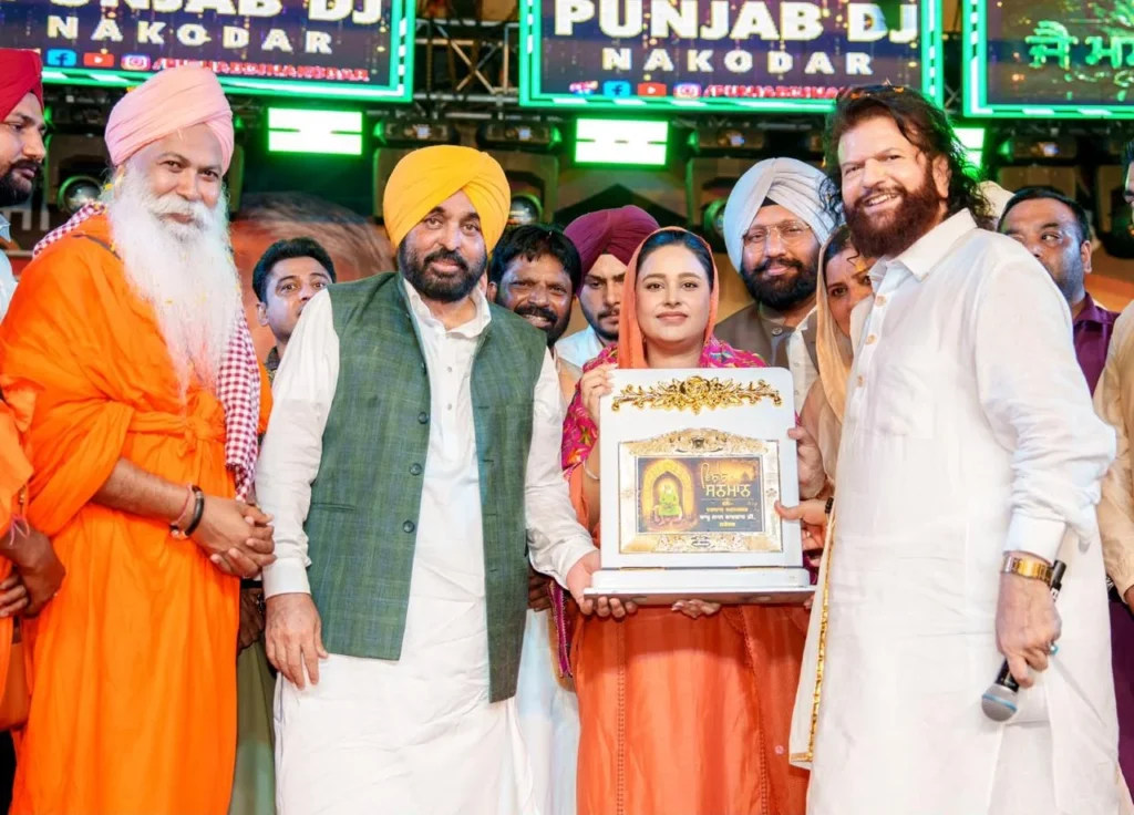 मुख्यमंत्री भगवंत सिंह मान ने नकोदर में डेरा लाल बादशाह मेले के दौरान सांस्कृतिक कार्यक्रम में की शिरकत