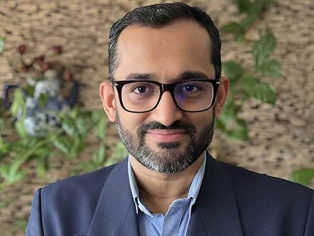 गोदरेज के CEO सुधीर सीतापति का अचानक इस्तीफा, आसिफ मालबारी ने ली उनकी जगह, कंपनी के शेयर धड़ाम