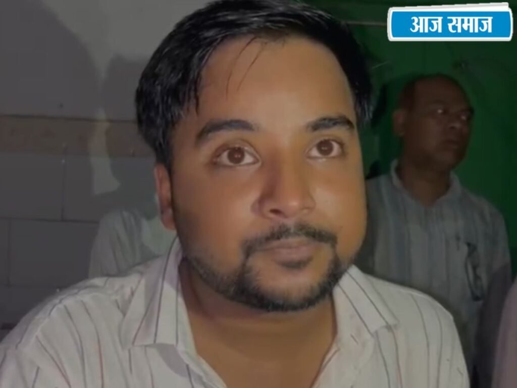 Bihar News: स्मार्ट क्लास में बजा रहे थे गंदे भोजपुरी गाने ! टीचर ने डांटा, तो छात्रों ने गमछा डालकर कर दिया ‘कांड’ | National
