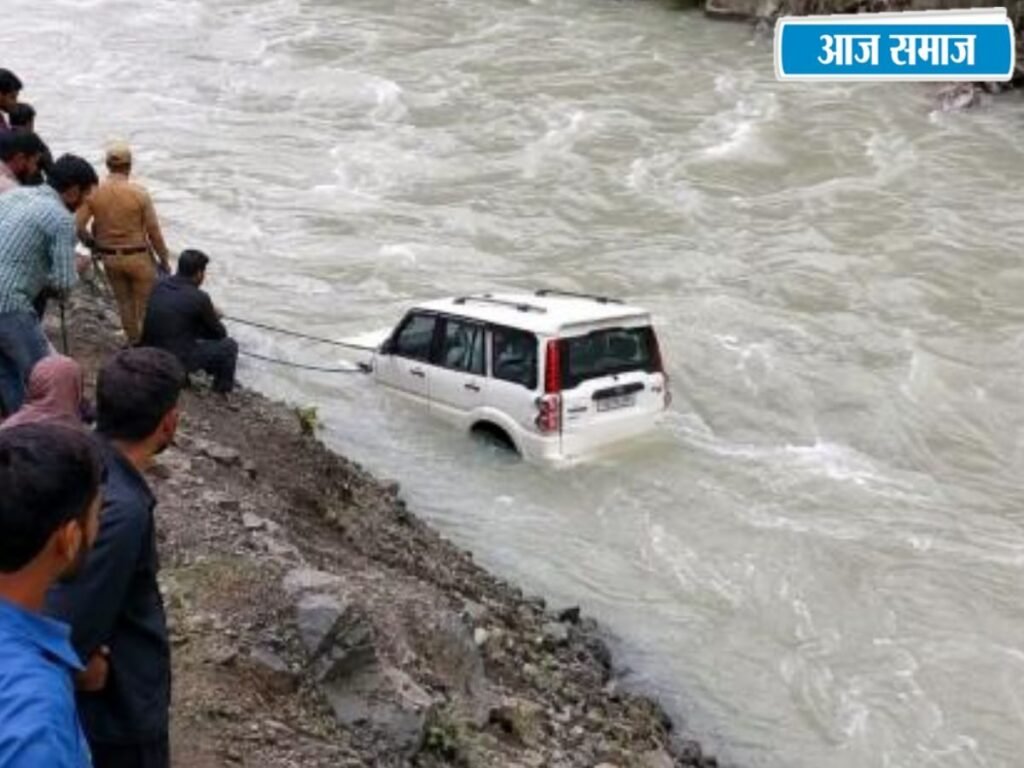 Jammu Kashmir News: जम्मू-कश्मीर के किश्तवाड़ में बड़ा हादसा, चिनाब नदी में गिरी SUV, 5 लोगों की मौत | National