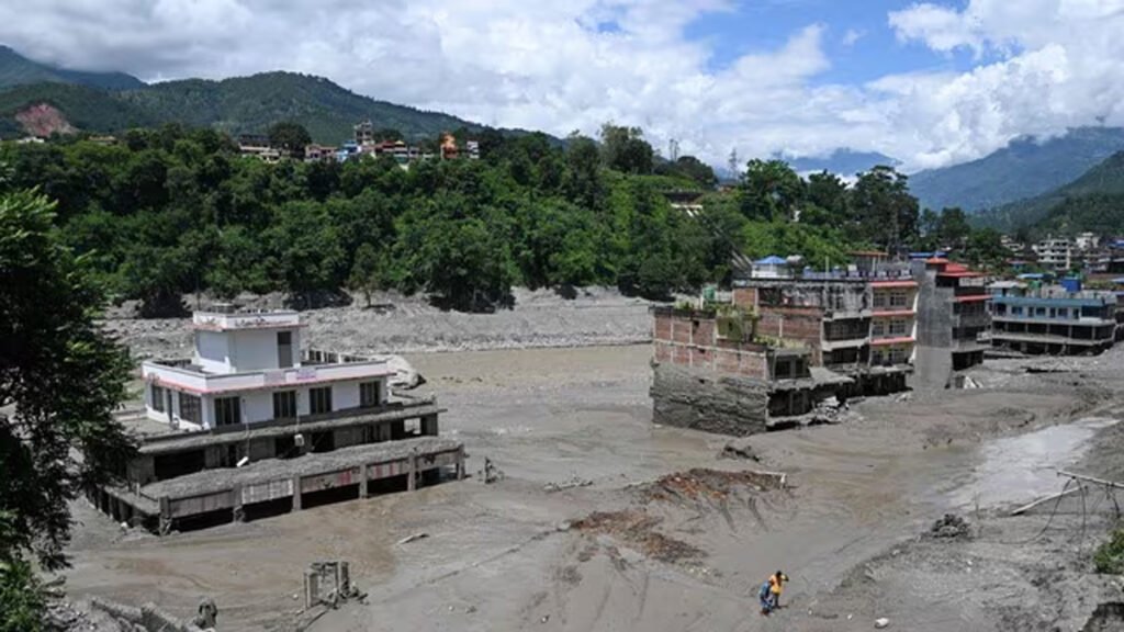 चीन की चेतावनी, 72 घंटे में टूट सकती है नेपाल बॉर्डर पर बनी झील